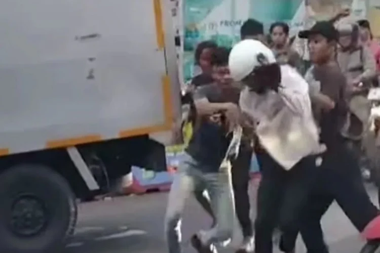 Viral Keributan Pemotor dan “Pak Ogah” di Daan Mogot, Polisi Telusuri Dugaan Kekerasan