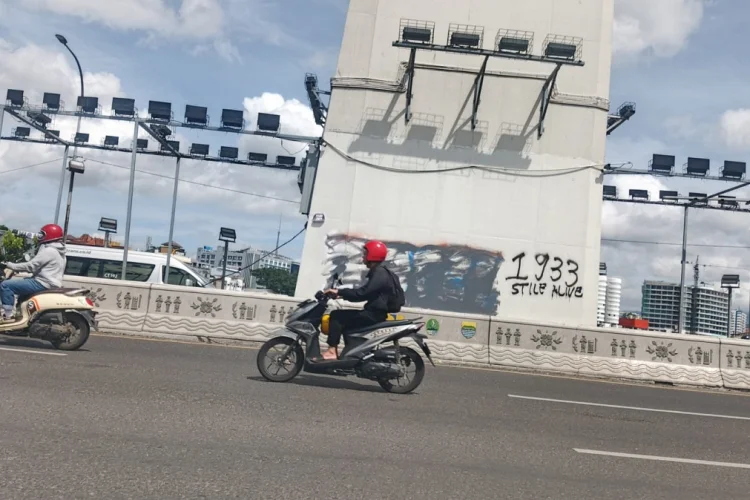 Coretan 'PJFC' Berubah Jadi '1933 Still Alive', Ramaikan Jelang Laga Persib vs Persija, Satpol PP Sesalkan Aksi Vandalisme
