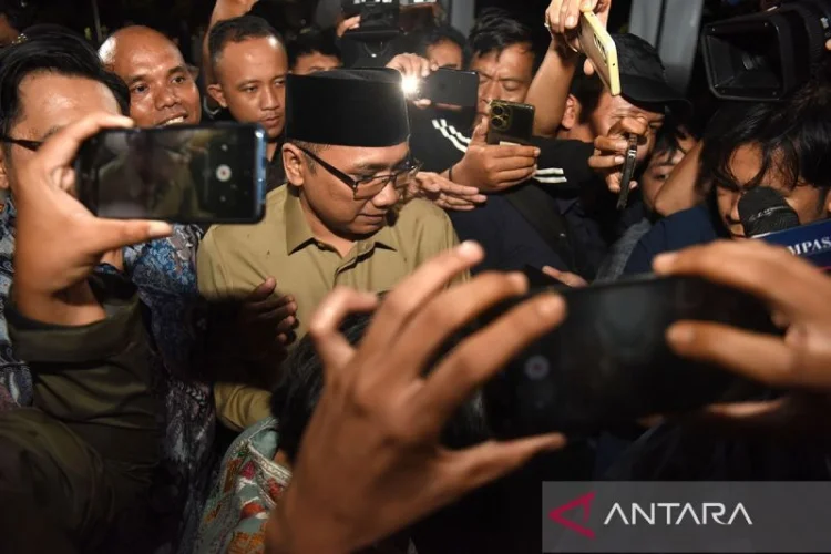 RESMI, KPK Umumkan Yaqut Cholil dan Gus Alex Tersangka Korupsi Kuota Haji