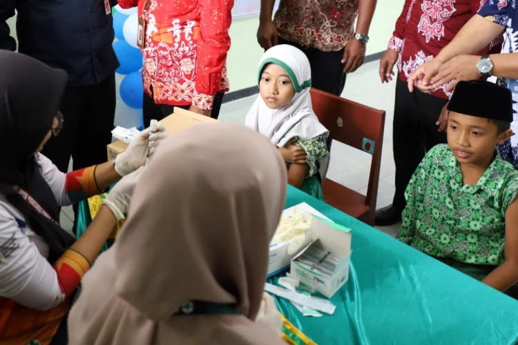 Bio Farma Suntik Vaksinasi Dengue Perdana di Kalimantan Utara