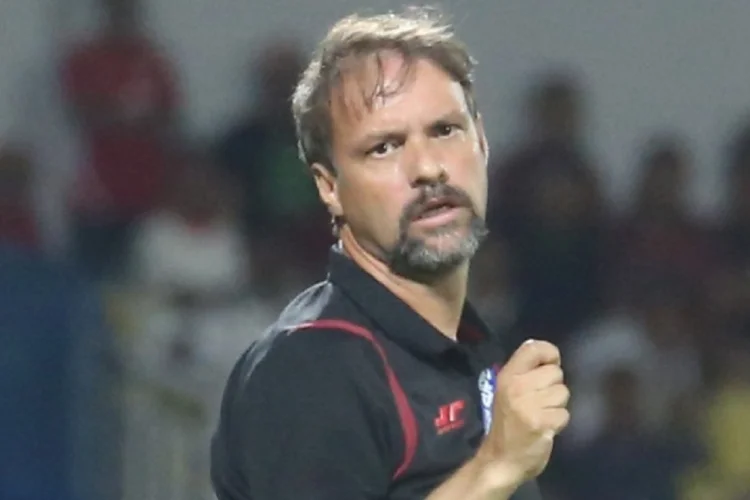 Kecewa tak Main di Jakarta, Mauricio Souza Yakin Persija Bungkam Persib di Samarinda