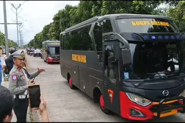 Tiba di GBLA, Tim Persija Dikawal Ketat Tim Mobil Rantis Brimob Polda Jabar