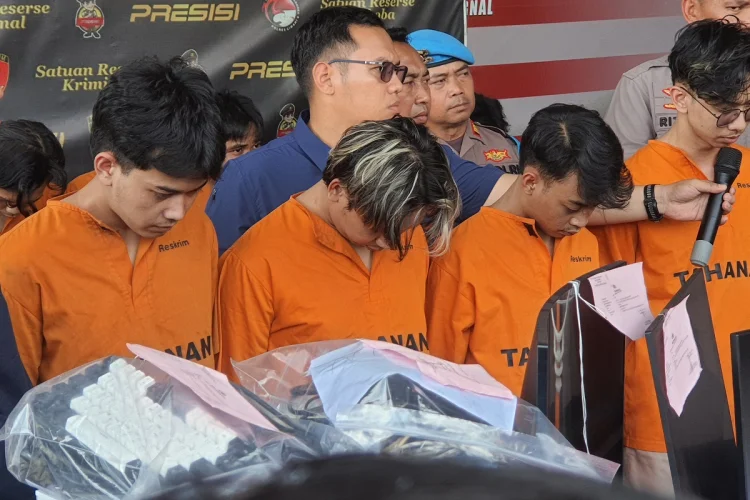 Polres Cimahi Bongkar Call Center Judi Online di Galanggang Batujajar