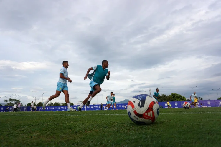 Latihan Perdana Persib dan Sinyal Perombakan Tim ala Bojan Hodak