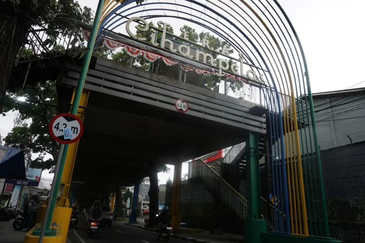 FOTO: Teras Cihampelas, Ikon Kota yang Kini Menunggu Nasib