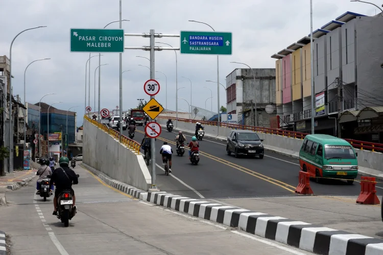 Viral di Medsos, Baut Pembatas Flyover Nurtanio Diduga Dicuri