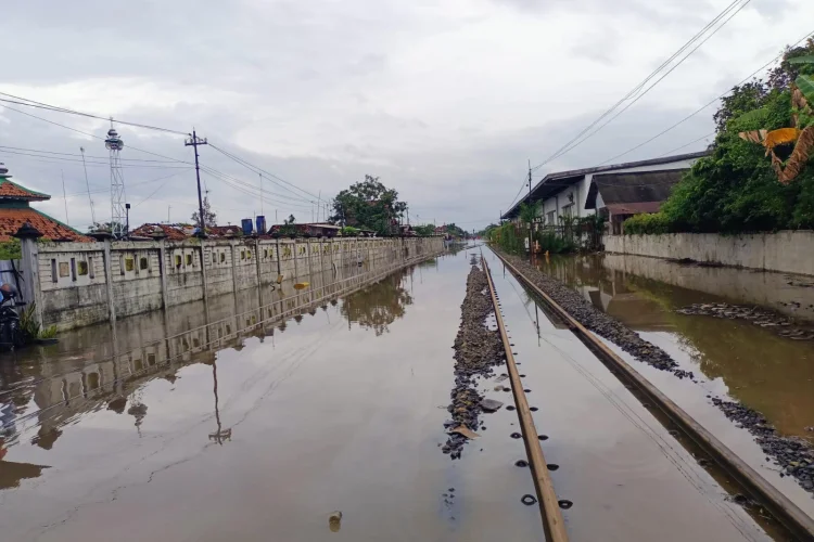 Genangan Air di Jalur Utara, KAI Daop 2 Bandung Batalkan Sejumlah Perjalanan KA