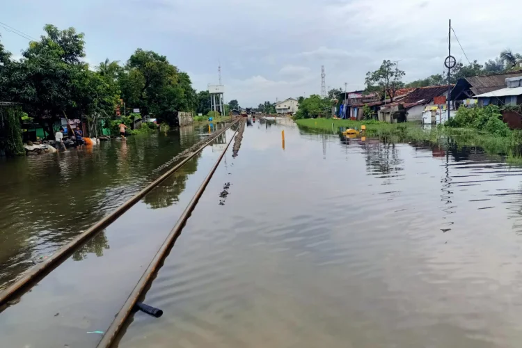 Utamakan Keselamatan, KAI Lakukan Rekayasa Operasi Imbas Genangan Air di Sejumlah Daop