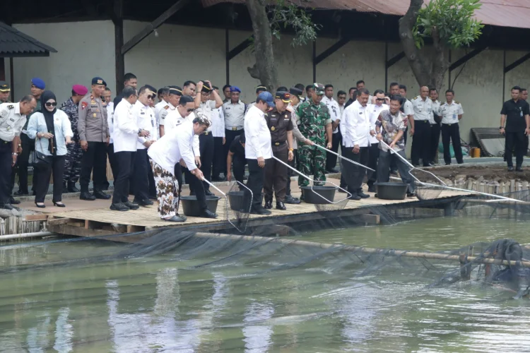 Hadiri Panen Raya, Bupati Cirebon Siap Berikan Dukungan Kegiatan Ekonomi Bagi Warga Binaan