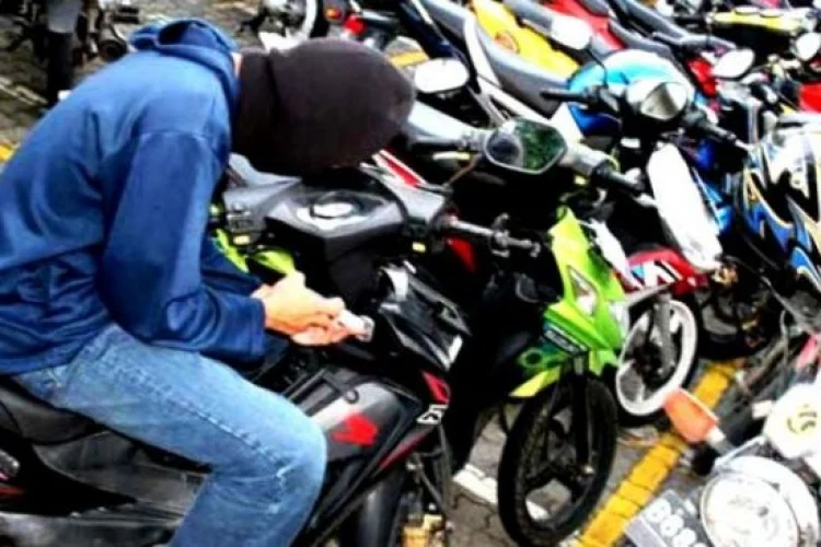 Pura-Pura Jadi Driver Shopee Food, Eh... Curi Motor Karyawan Labbaik Chicken