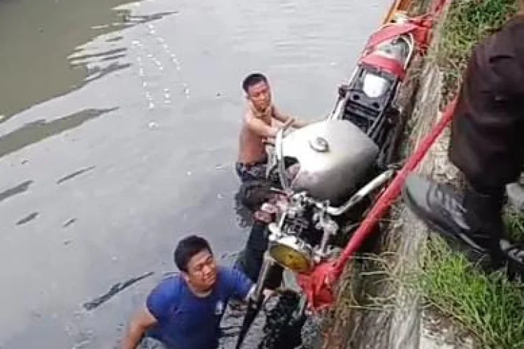 Dua Hari, Dua Motor Tercebur Kali di Perumahan Metland Cileungsi