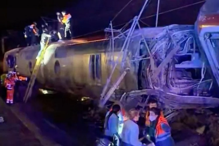 21 Orang Tewas Akibat Kecelakaan Kereta Cepat di Spanyol