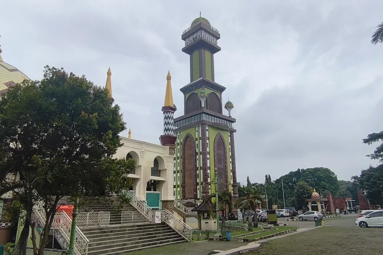 BKAD Kabupaten Cirebon Masih Kaji Serah Terima Aset Menara  dan Masjid Agung Sumber
