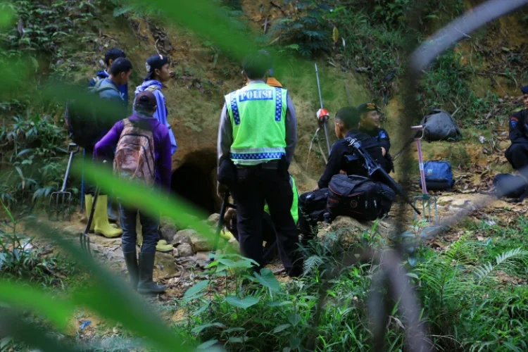 Berhasil Dievakuasi, Tiga Orang Gurandil Tambang Emas PT Antam Meninggal Dunia