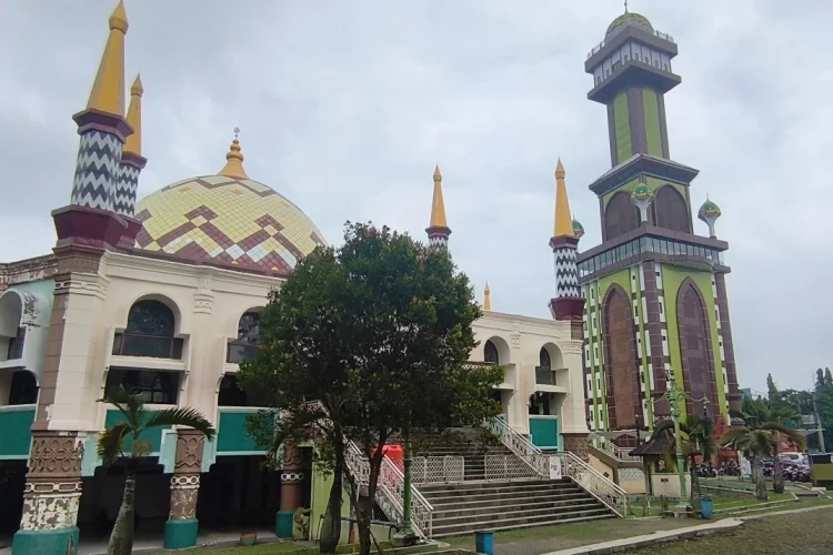 DPRD Kabupaten Cirebon Dukung Pengambilalihan Aset Menara dan Masjid Agung Sumber