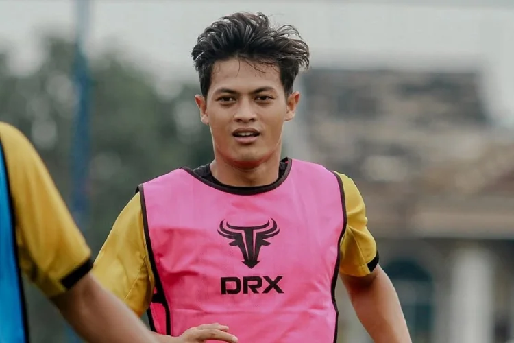Bek Kiri Persib Bandung Alfeandra Dewangga Ogah Remehkan Persis Solo