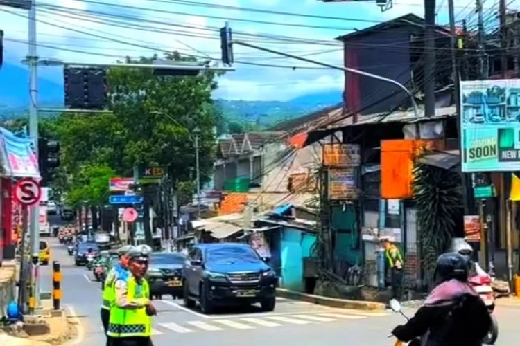 Tanpa Traffic Light, Lalu Lintas di Perempatan Jalan Kolmas Cimahi Malah Lebih Lancar