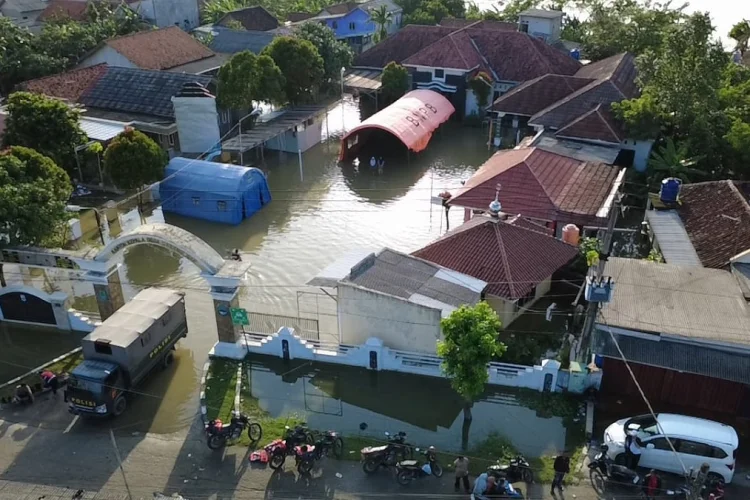 Kapolres Karawang Tegaskan Keselamatan Warga Jadi Prioritas Penanganan Banjir