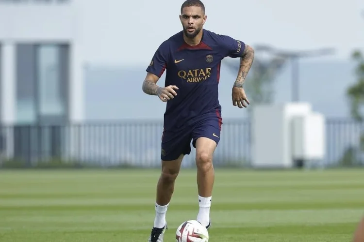 Layvin Kurzawa Segera Perkuat Persib, Kontrak Hingga Akhir Musim