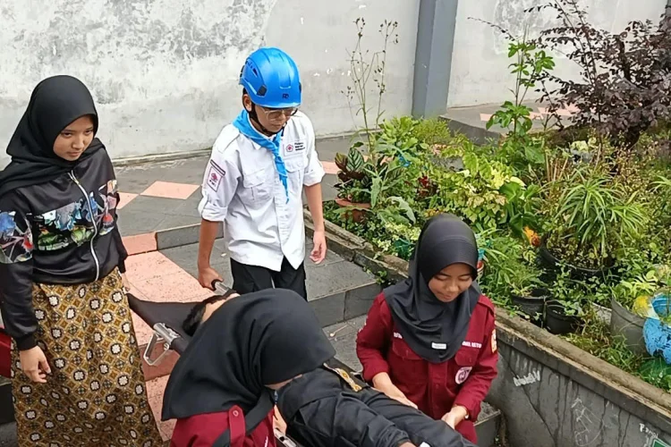 Simulasi di SMPN 1 Lembang, Latih Generasi Tangguh Hadapi Ancaman Sesar Lembang