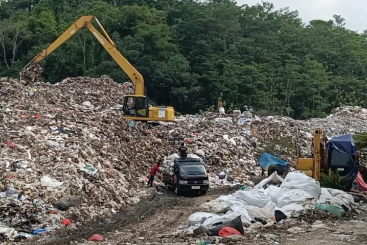 Keterbatasan Alat Berat, Komisi III DPRD Kabupaten Cirebon Janji Kawal Pengadaan Beko DLH