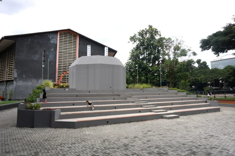 FOTO: Monumen Plaza Bung Karno Saparua