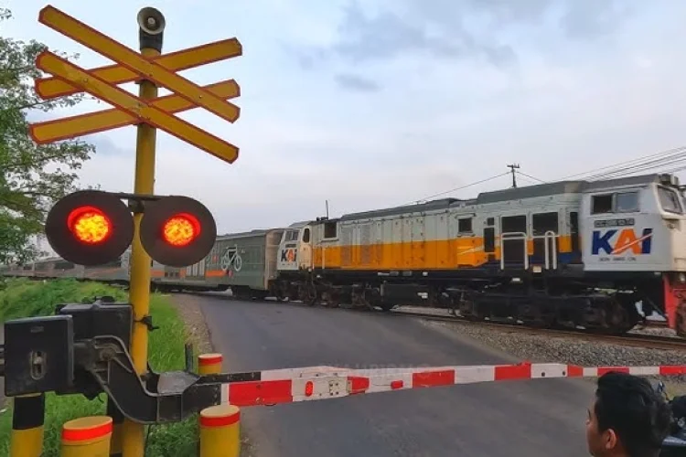Lima Orang Meninggal Dunia Akibat Kecelakaan di Perlintasan Sebidang Kereta Api