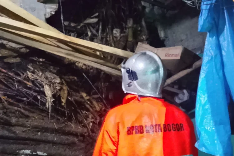 Longsor di Pamoyanan, Rumah Siswanto Terancam Ambruk 