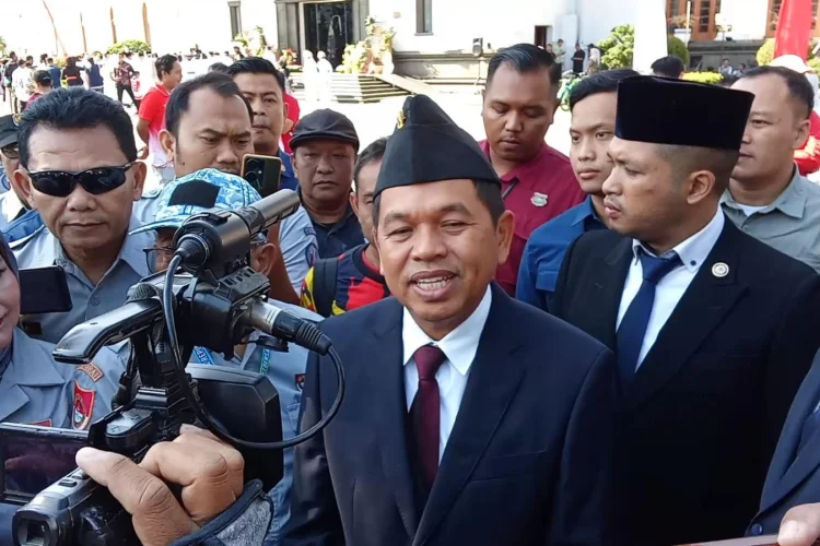Longsor Lembang Tewaskan Warga, Dedi Mulyadi Sampaikan Duka dan Beri Santunan Rp25 Juta per Korban