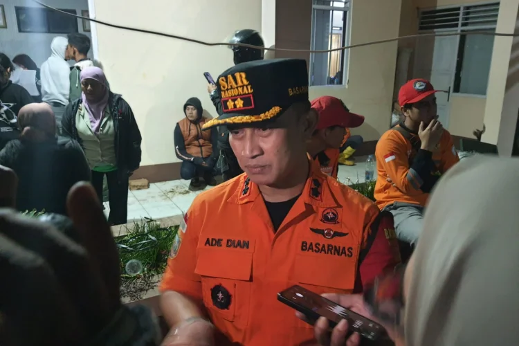 Imbas Cuaca Ekstrem, Tim SAR Hentikan Sementara Pencarian Korban Longsor di Cisarua di Hari Pertama