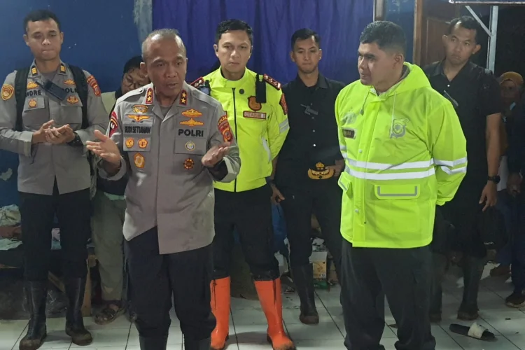 Kapolda Jabar Jamin Kebutuhan 400 Warga Terdampak Longsor di Cisarua Terpenuhi