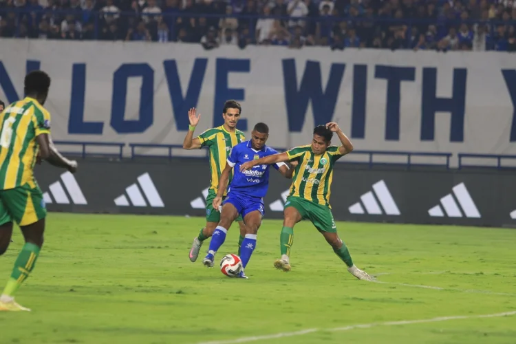 Persib Susah Payah Atasi PSBS Biak, Bojan Hodak Sebut Sulit Melawan Tim Parkir Bus