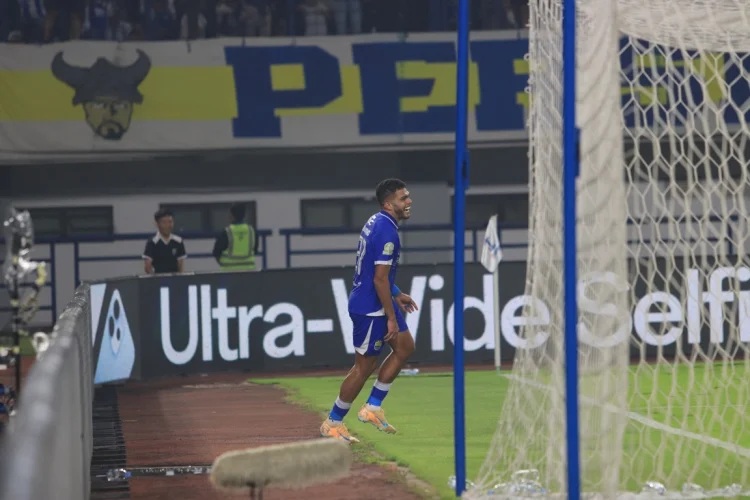 FOTO: Persib Taklukkan PSBS Biak 1-0 untuk Kembali ke Puncak Klasemen BRI Super League