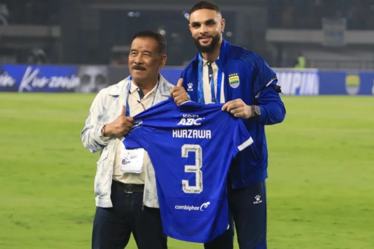 Makin Betah di Bandung, Ini Penilaian Layvin Kurzawa ke Penggawa Persib
