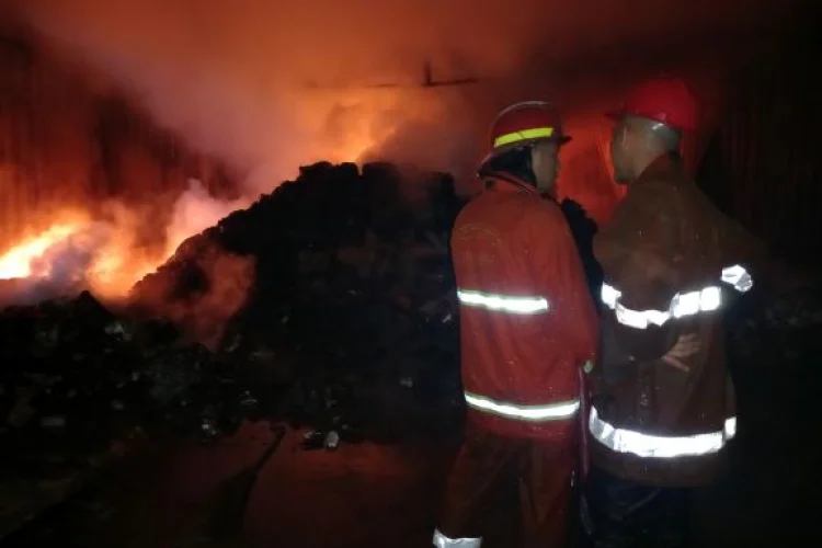 Korsleting Listrik, Api Menghanguskan Rumah di Kampung Cisarua Bogor