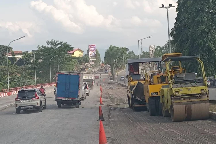 Jalan Cibinong Berlubang Akibat Cuaca Ekstrem,. Bupati Rudy Susmanto Minta Maaf