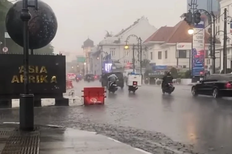 Prakiraan Cuaca Bandung Hari Ini, Sabtu 7 Februari 2026: Kembali Hujan saat Sore