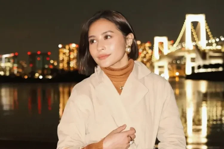 Prilly Latuconsina 'Open To Work', Netizen: Saingan Terberat di LinkedIn