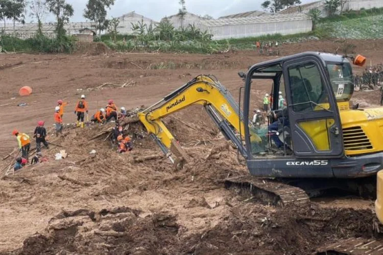 Cuaca Berkabut Hambat Operasi SAR, Basarnas Tambah Alat Berat
