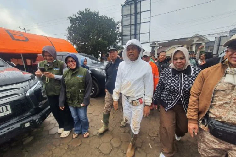 Pemprov Jabar Kucurkan Rp340 Juta ke Korban Longsor Cisarua