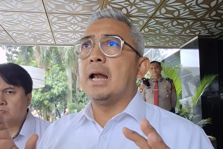 Farhan Tegaskan Penanganan Cepat Risiko Banjir Cikapundung