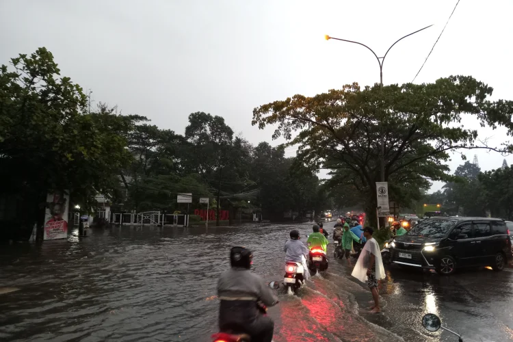 Antisipasi Bencana, Farhan: Kota Bandung Siaga Hujan Lebat dan Longsor