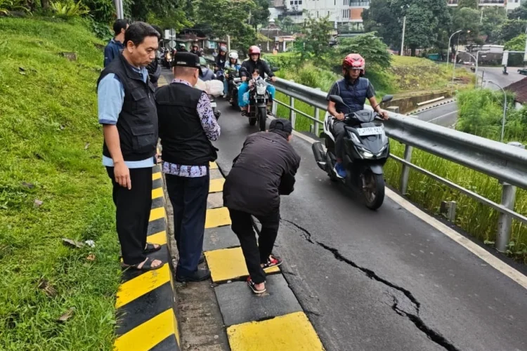 Jalan Danasasmita Bogor Retak, Sekda Tutup Ruas Jalan dan Terjunkan Tim PUPR