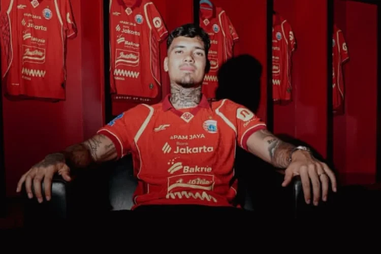 Rumor Shayne Pattynama ke Persib Makin Kencang, Usai Dispill Dua Pemain Ini
