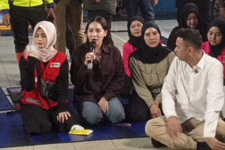 Raffi Ahmad Bawa Pesan Presiden Prabowo ke Warga Terdampak Longsor Cisarua 