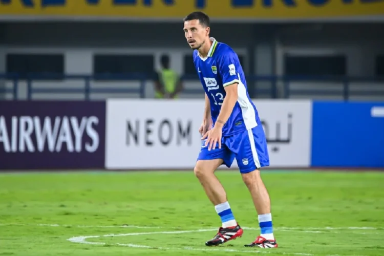 Thom Haye Bawa Keunggulan Persib Bandung vs Malut United via Titik Penalti