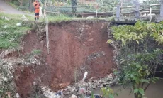 Longsor Muarasari Akibatkan Jembatan Hegarsari Rawan Ambruk