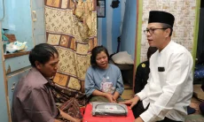 Tangis Keluarga Pecah saat Bupati Dadang Sambangi Korban Longsor Pangalengan