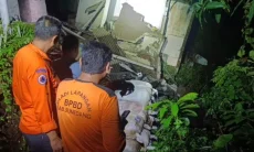 Cuaca Hujan Tinggi, Rumah-rumah di Sumedang Rusak Akibat Pergeseran Tanah