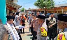 Kapolda Jabar ke Cianjur, Salurkan 1 Ton Beras dan Hadiah Umrah ke Ponpes
